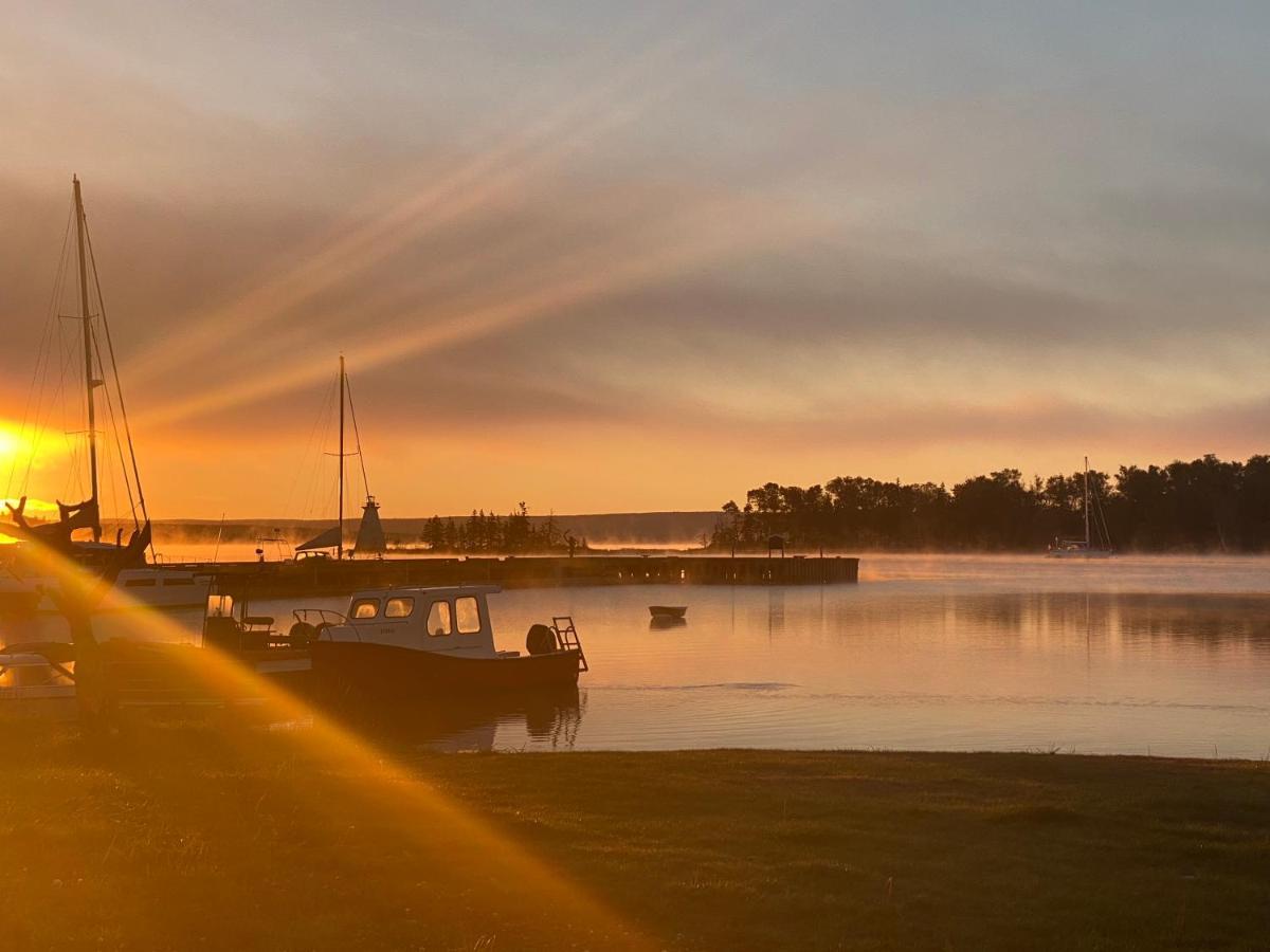 The Water'S Edge Inn & Gallery Baddeck Inlet Dış mekan fotoğraf